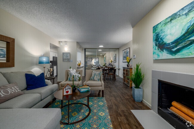 1BR, 1BA - 794SF - Living Room - Waterford Place