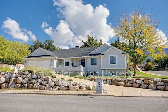 Building Photo - 1306 N Thornfield Rd