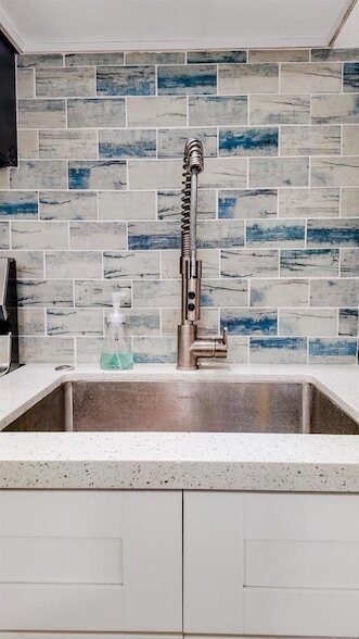 Photo - 137 Carnation Ave Unit B