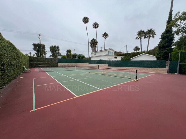 Photo - 3 Bed/2.5 Bath Townhome In Eastside Costa Mesa!