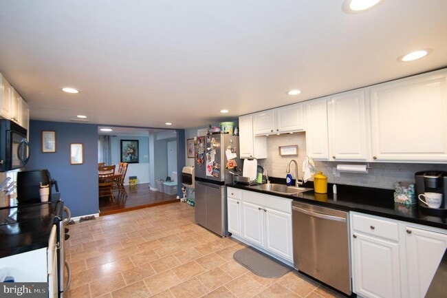 Photo - 113 Maple Ave