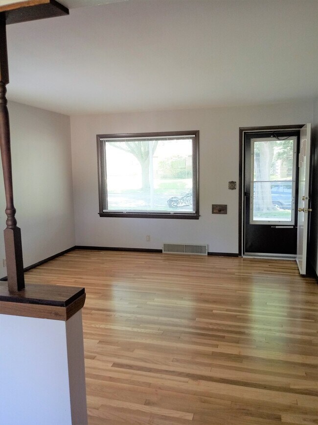 Photo - 3 Bedroom Single Family with Garage