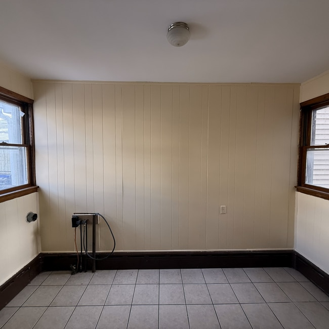 Photo - 713 S Front St