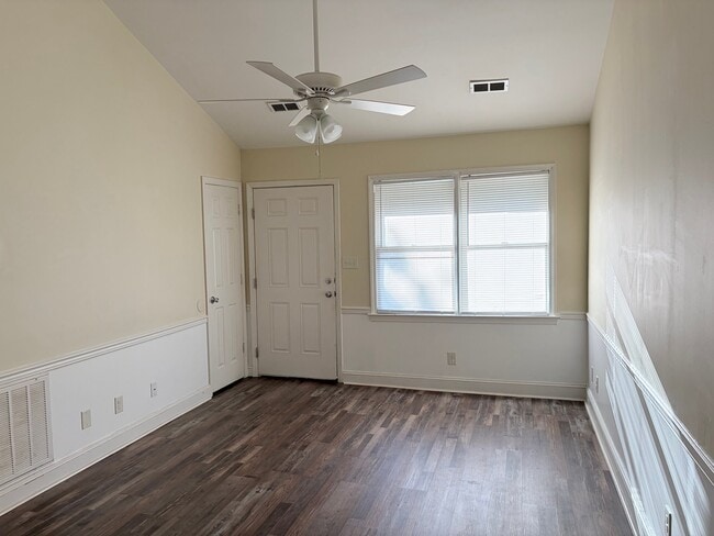 Photo - 209 E 12th St