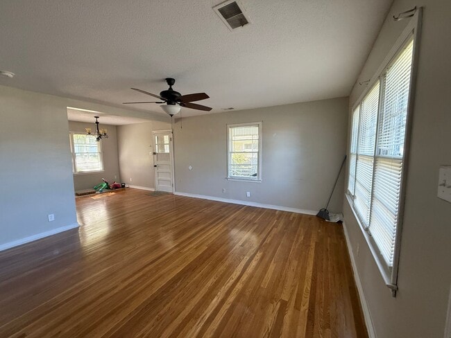 Photo - Now Available! Charming 3 Bedroom, 1 Bathroom Home in Muscle Shoals, AL
