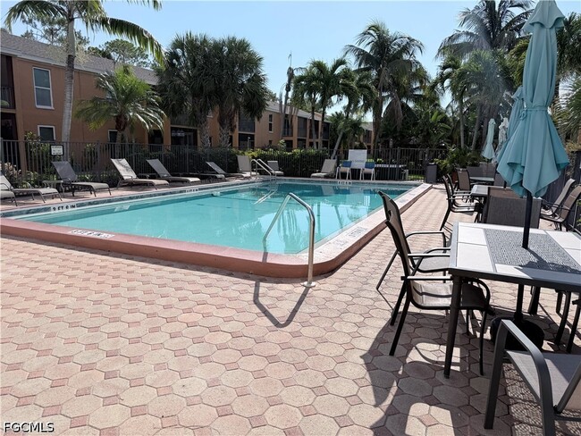 Building Photo - 12636 Kenwood Ln Unit B