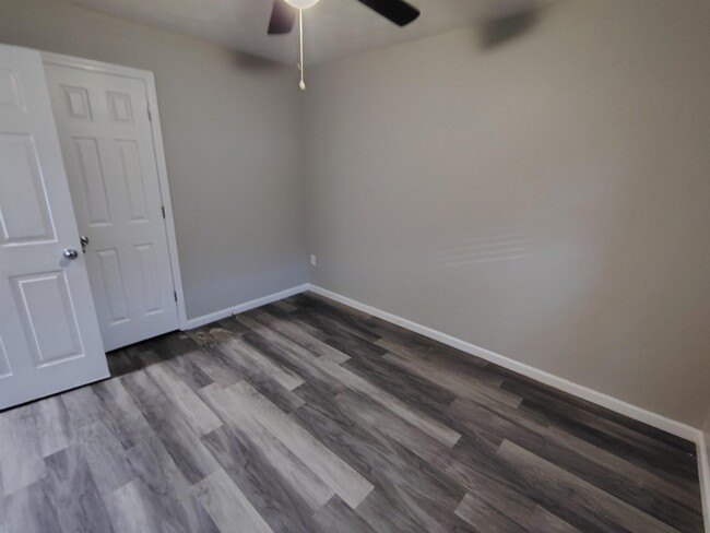 Photo - 802 PENDLETON St Townhome
