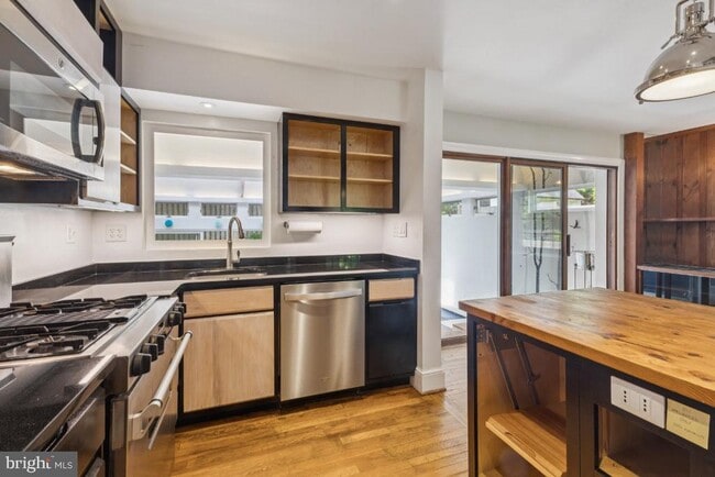 Photo - 1610 N Greenbrier St