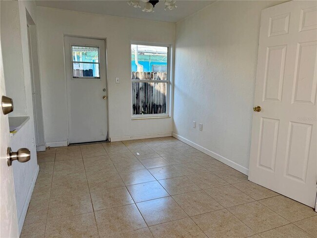 Photo - 551 73rd Ave Unidad 4