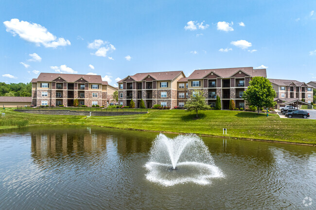 Laguna con fuente - Heights at Delaware Ridge Apartamentos