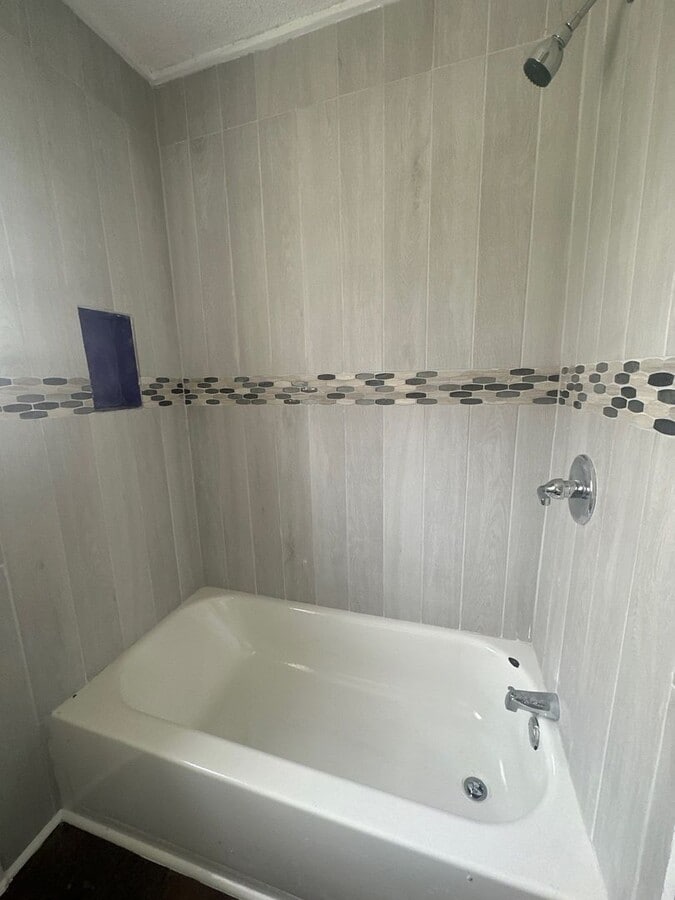 Photo - 694 Hamilton St