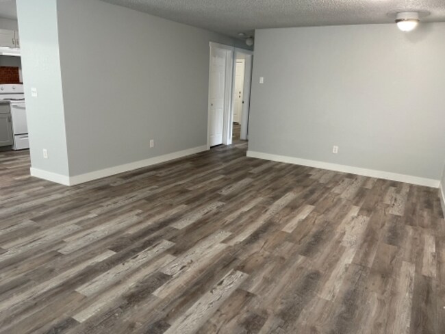 Photo - 307 W Reynolds Ave