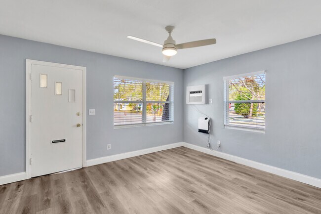 Photo - 1235 Grove St