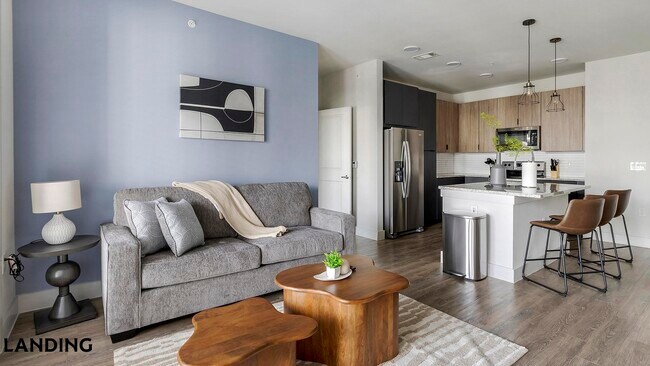 502 E College St Unit 476