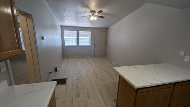 Building Photo - 600 N 2450 E