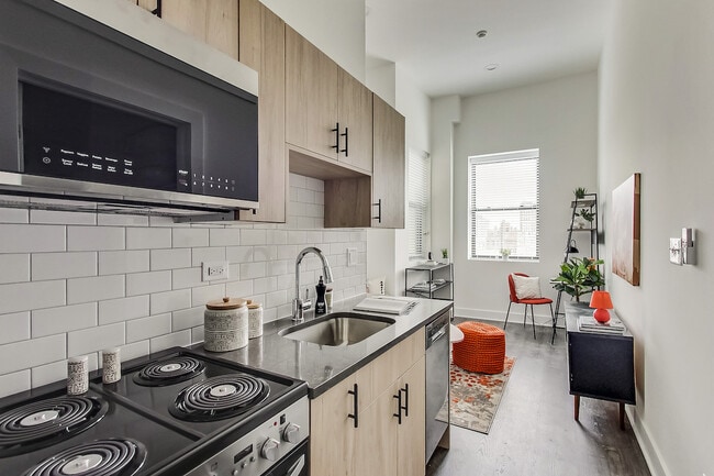 Photo - 1124 W Wilson Avenue