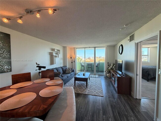Photo - 90 Alton Rd Unidad 605