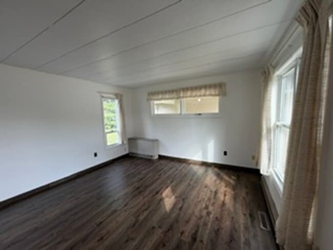 Photo - 109 Velkommen St NE