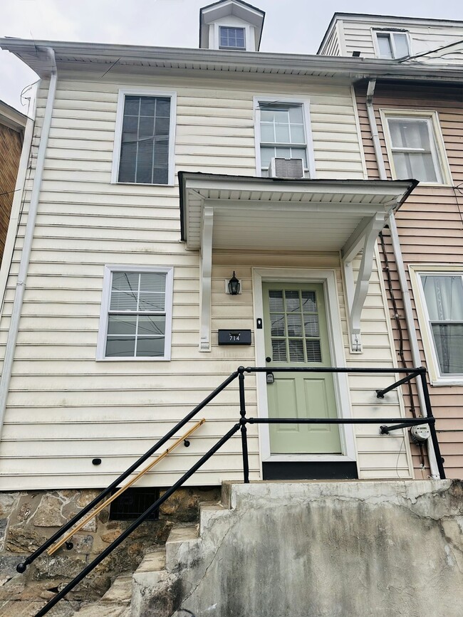 Photo - 714 Evans St Casa
