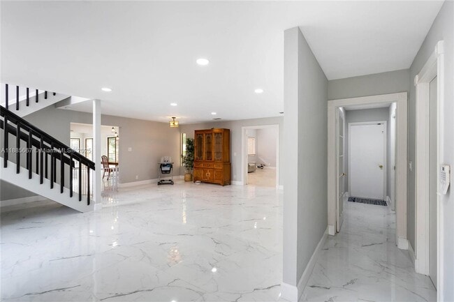 Photo - 470 NW 38th Ave