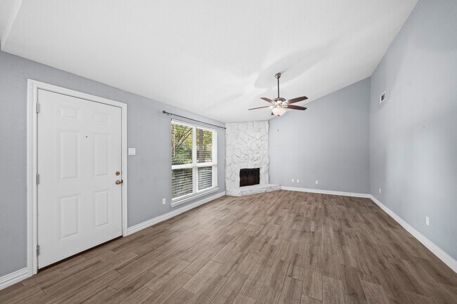 Photo - 8 Hideaway Dr