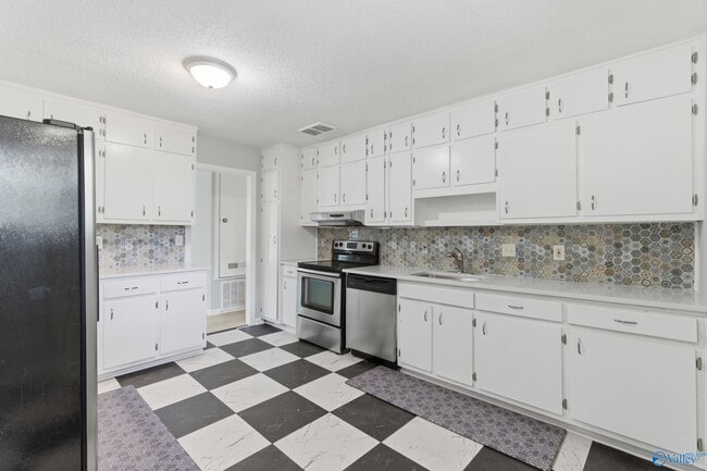 Photo - 504 Delaney Rd NW