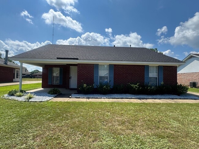 Building Photo - Adorable Brick Home