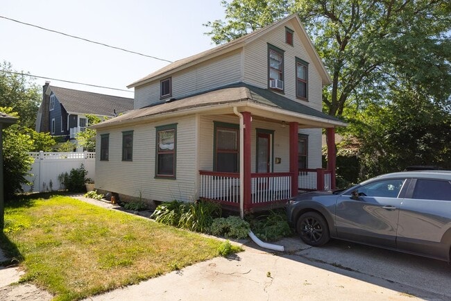 Photo - 510 Glenwood Ave SE Unidad Cozy Furnished Carriage H