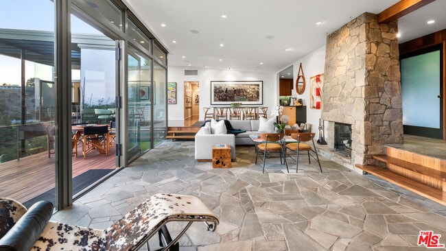 Photo - 1659 Waynecrest Dr