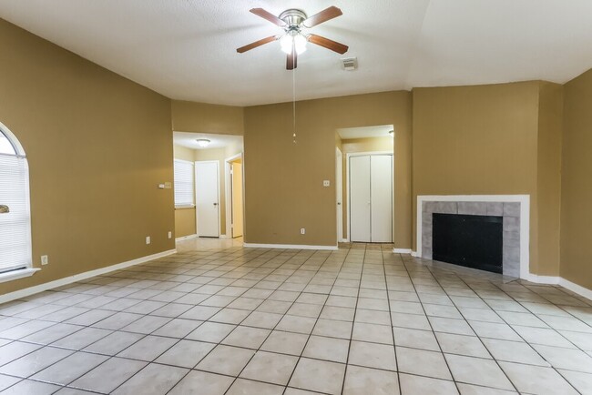 Photo - 2215 Hazyknoll Ln