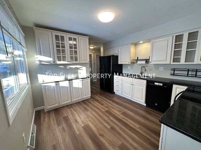 Photo - 4834 Seneca Ave