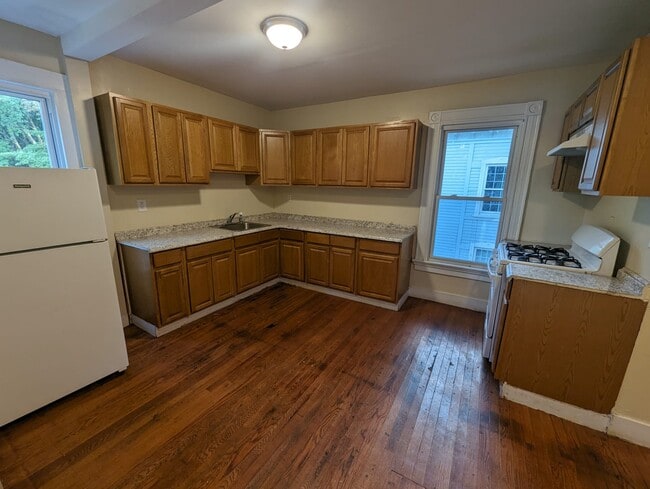 Building Photo - 81 Sherman Ave Unit 2