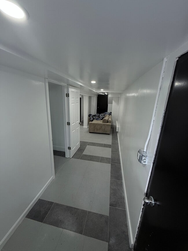 Photo - 150 S 6th Ave Unidad basement