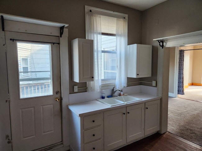 Building Photo - Large 1 Bedroom Downtown Nashua Unit Apt 2