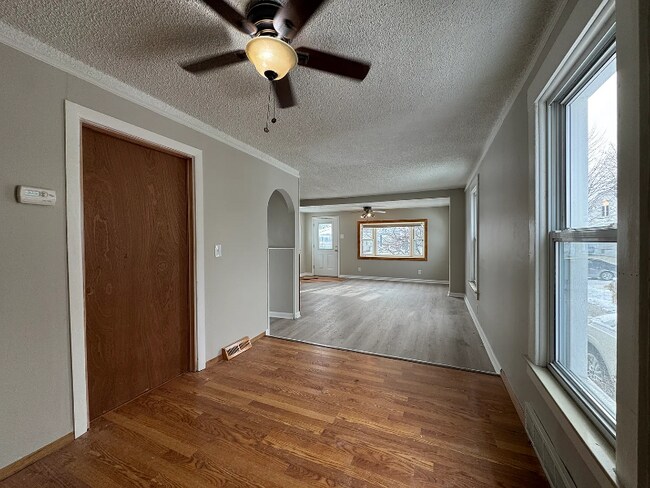 Photo - 84 W Kalama Ave