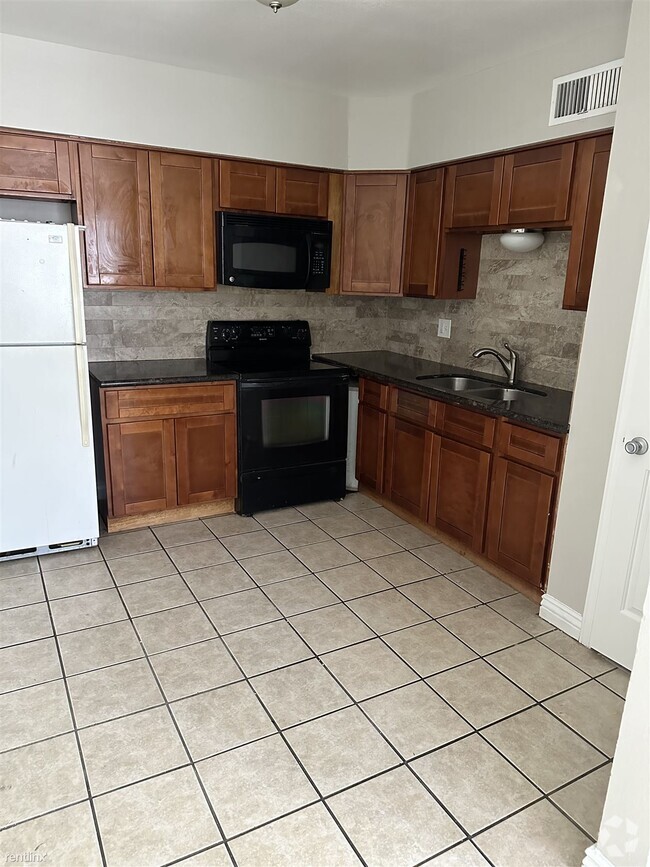 Building Photo - 2 br, 1 bath 4plex - 2318 East Broadway Ro... Rental