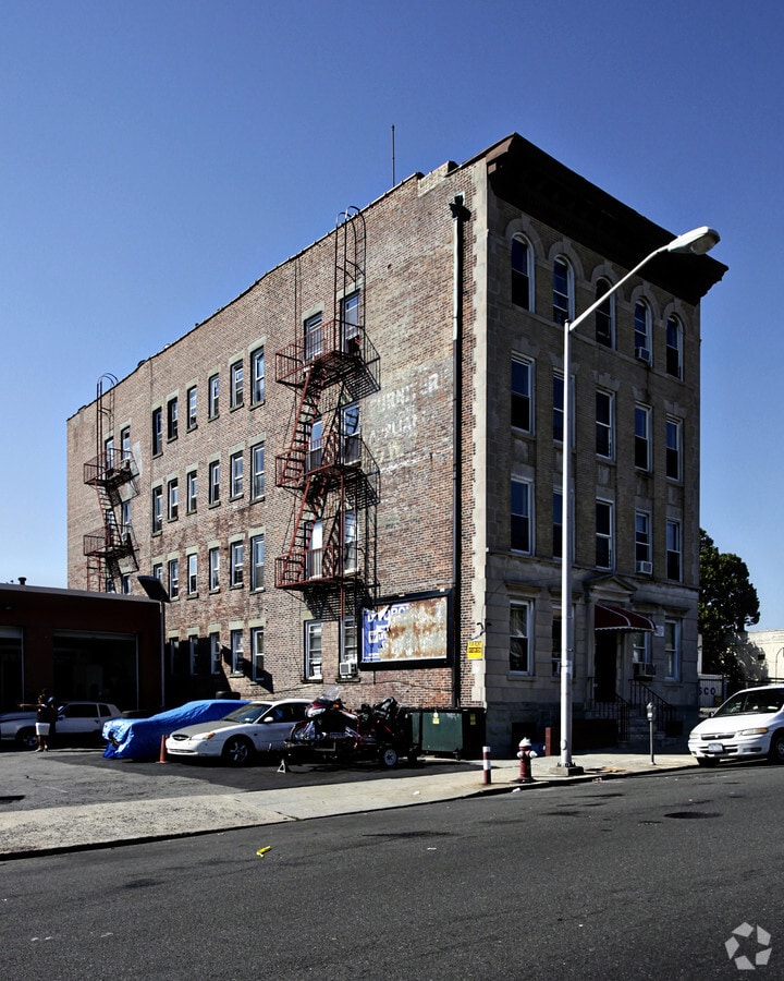Photo - 240 E 3rd St