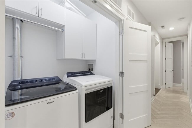 Building Photo - 850 W Lill Ave Unit #  01