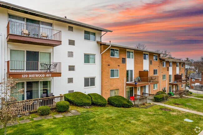 Photo - 129 Baywood Ave