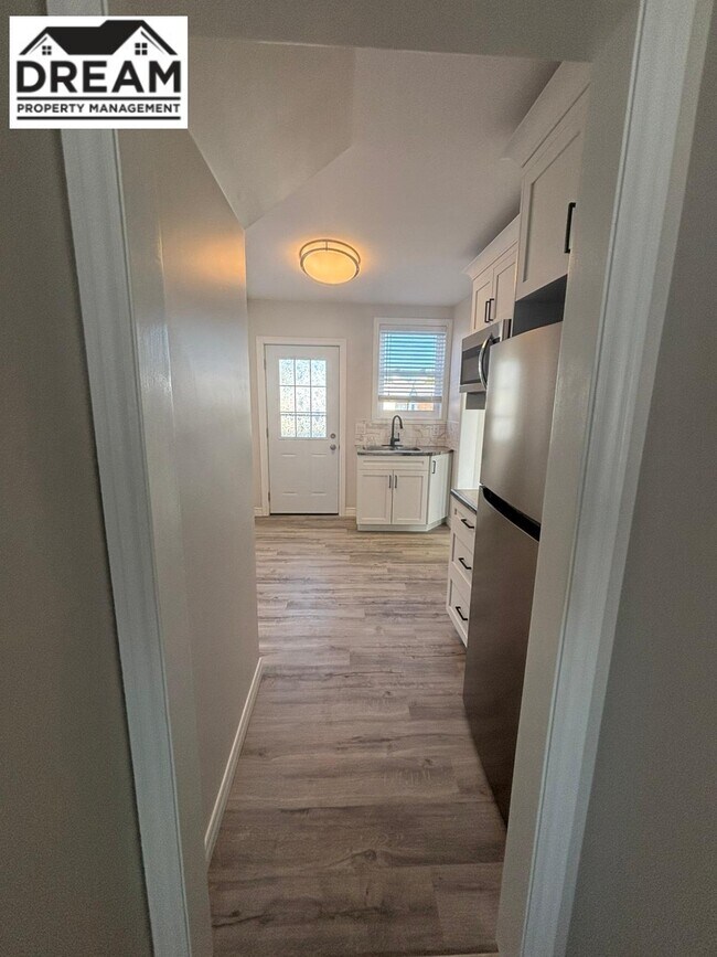 Photo - 210 Ross Ave