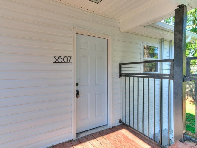 Photo - Newly Remodeled 2 Bed, 1 Bath Apt in Near ...