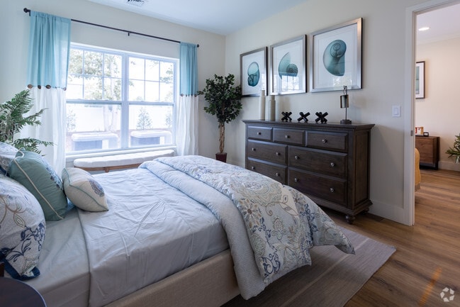 2BR,2BA -1200 SF Townhouse -Bedroom