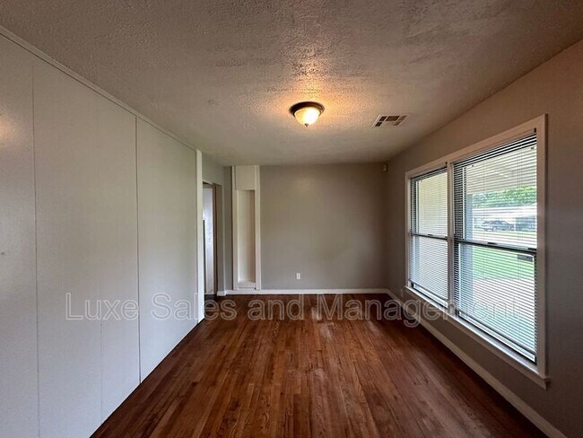 Photo - 3409 Willow Creek Dr