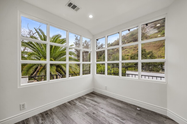 9848 Portola Dr