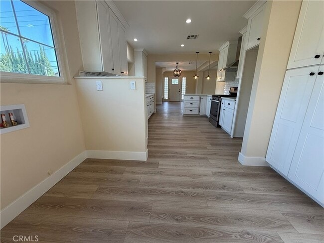 Photo - 1633 Kwis Ave