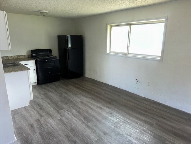 Photo - 5405 Suez St