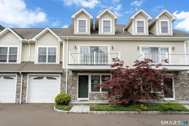 Building Photo - 39 Maple Tree Ave Unit 21
