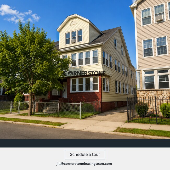 Building Photo - 828 S 16th St Unit 1