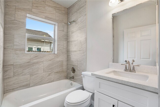 Photo - 1115 Hogan St