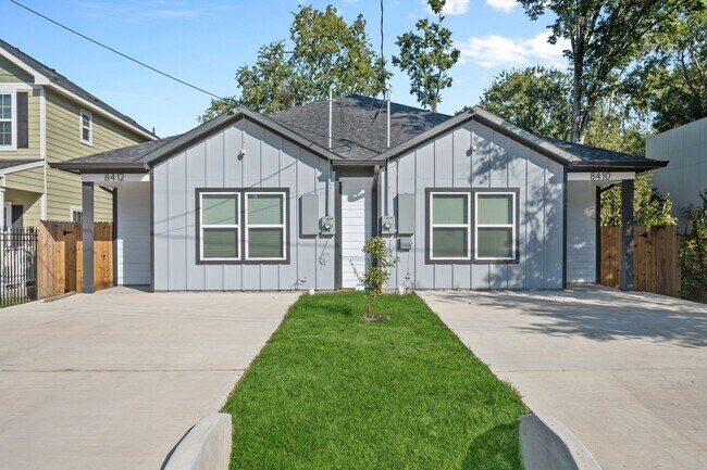 Photo - 8410 Sunnyhill St